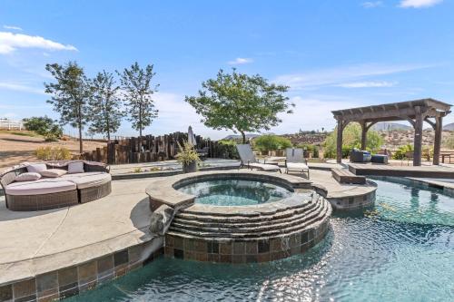 Opulent Retreat with Lazy River - By Wine Trail villa - main image