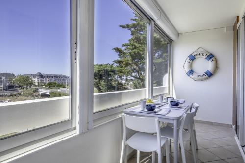 Séjour à 4 ou 6 avec vue sur la marina La Baule 
