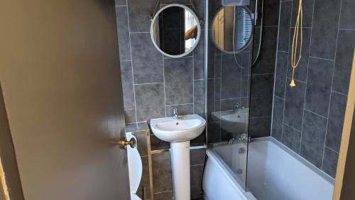 Manor View, a little Nook central to Durham - Newcastle - Sunderland with parking, Wifi, smart tv, c