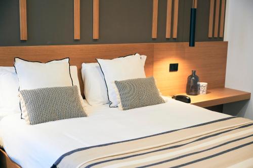 1 king bed, 1 twin bed