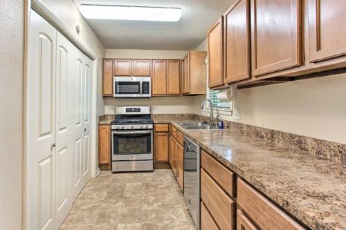 Walk to Dtwn Forney GiGis Place with Fire Pit in Форні