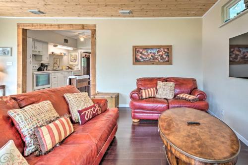 Pet-Friendly Austin Home with Deck, Yard, and Views! in Austin, USA