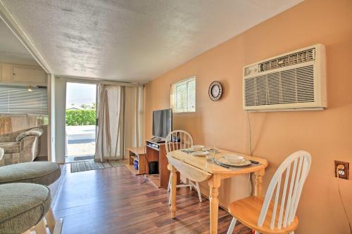 Desert Hot Springs House in Community Resort! - image 7