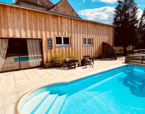 Pool house-L'hirondelle de Sermizelles- grand jardin, calme et nature aux portes du Morvan