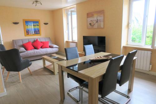 Appartement au centre de TREBEURDEN et à 500m de la plage - Ref 665