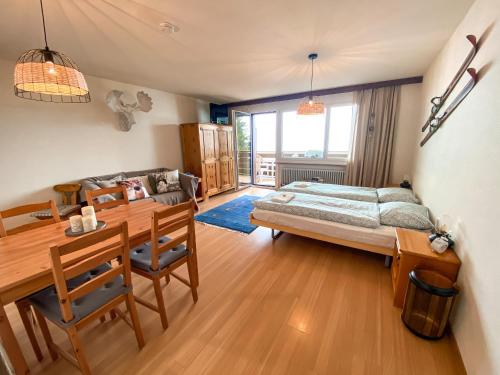 Studio Apartment Alpine Lodge (36m2) - Bettmeralp - Ski in/out - South facing, overlooking the Alps in 貝特默阿爾