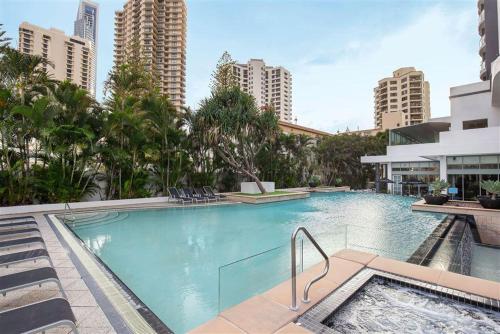 Studio with Hinterland Views in Prime Location