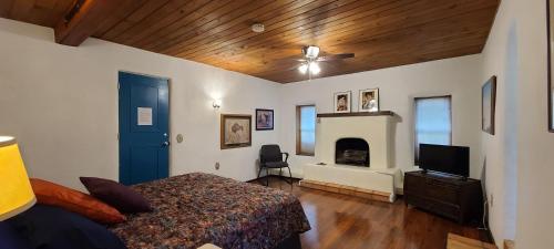 Corrales Retreat - An Irvie Home - image 4