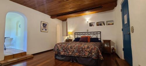 Corrales Retreat - An Irvie Home - image 7