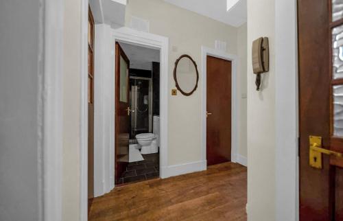 Bright & Comfy Near City Center 2 Double Beds
