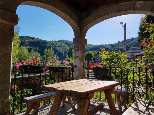 Dārzs, Casa Rural El Puente in Vegacerneja