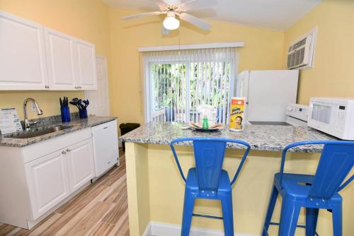 Palms of Sanibel Blue Cottage - image 3