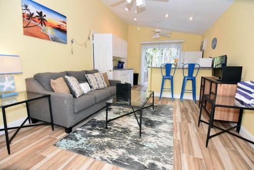 Palms of Sanibel Blue Cottage - main image