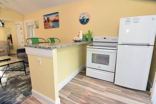 Palms of Sanibel Green Cottage - image 3