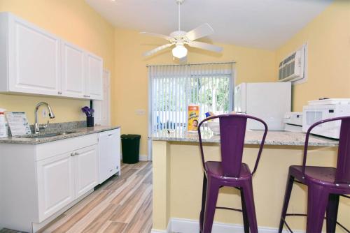 Palms of Sanibel Lavender Cottage - main image