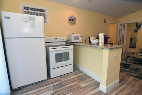Palms of Sanibel Lavender Cottage - image 2