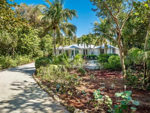 Palmflower House - image 11