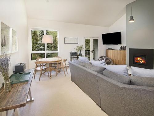 Coldstream Townhome 7 - image 6