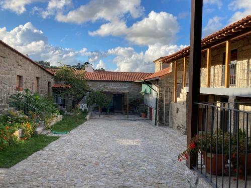 Exterior view, Quinta do Pinheiro in Guardizela