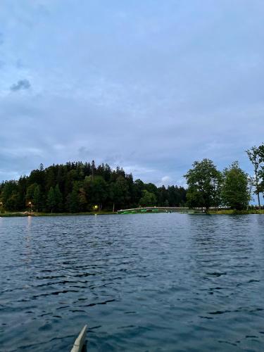 Laivu māja uz Alūksnes ezera/ Boat house on a Lake (Laivu maja uz Aluksnes ezera/ Boat house on a Lake) in 古本那
