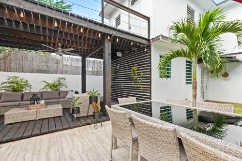 M1 with Ch ef Driver Pool & half off tours - image 11