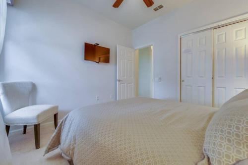 Michael's Pet Friendly Windsor Hills Castle - image 2