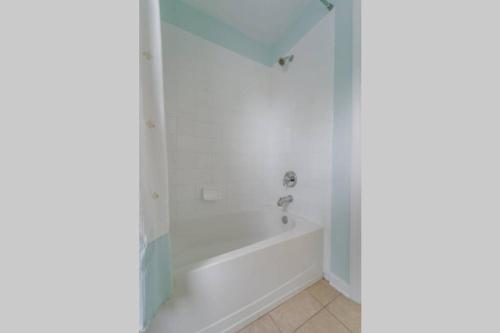 Michael's Pet Friendly Windsor Hills Castle - image 4
