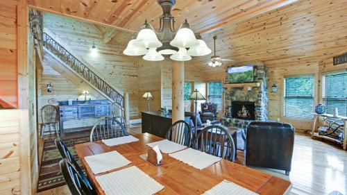 MOUNTAIN VIEW LODGE- Serene long range mountain views overlooking a protected National Forest -- NO PETS - image 7