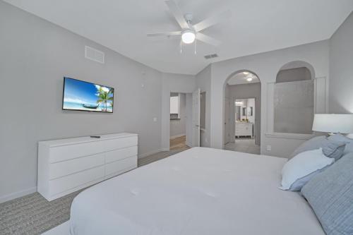 Near Disney - Spacious 3BR - Pool and Hot Tub! - image 9