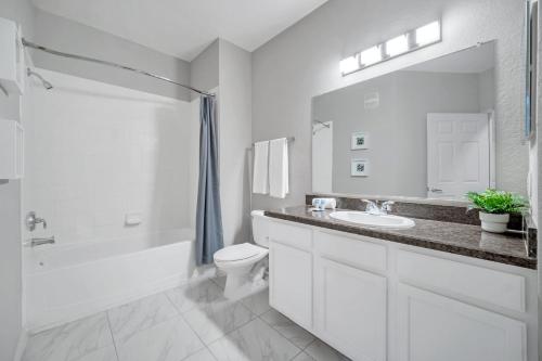 Near Disney - Spacious 3BR - Pool and Hot Tub! - image 12
