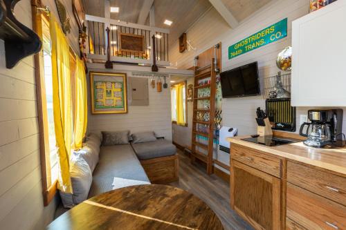 Tiny House Oakley