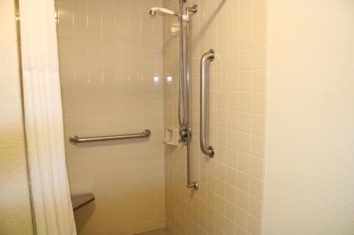 AmeriVu Inn & Suites - image 9