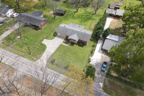 The Landing - 4 Bdrm Sleeps 10 - 5 Min To Airport - image 7