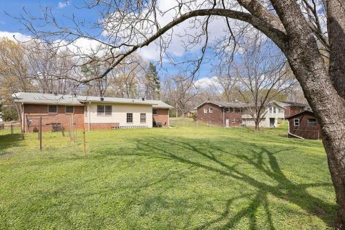 The Landing - 4 Bdrm Sleeps 10 - 5 Min To Airport - image 12