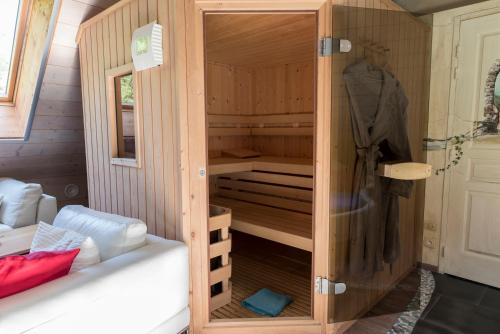 Sauna, Domaine et chambres d'Hotes des Fees in Salins-les-Bains