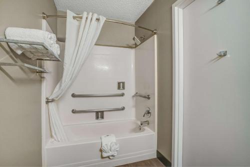 Motel 6-Red Bluff CA - image 14