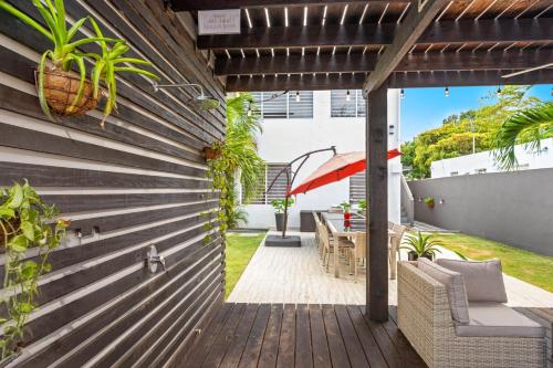 S4 at HighSoClub with Pool and Private Shuttle - image 11