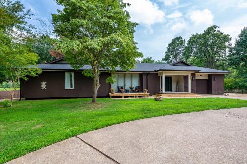 Eclectic Bella Vista House with Zen Garden! - image 6