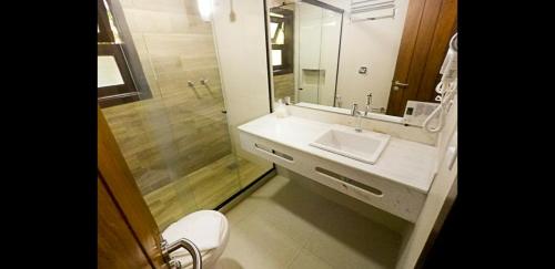 2 bedrooms, 6 beds