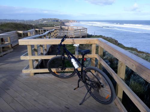 Torq of the Town ---Walk to Beach and Shops---