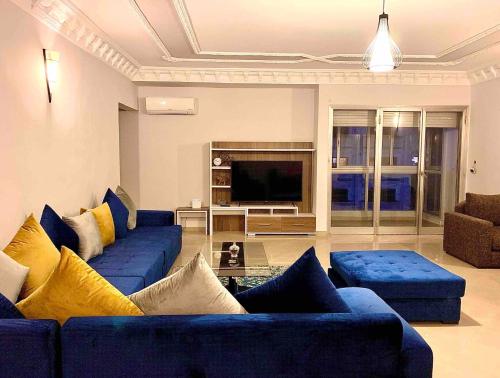 Large and comfy 2 Bedrooms Sunny, well located in downtown Great views