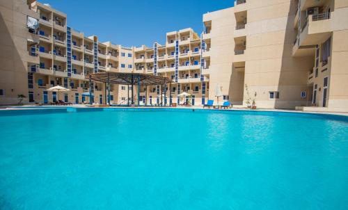 Poolside With Patio Near El Gouna - 2 x Large Pools & Kitchen - European Standards - Tiba Resort P4