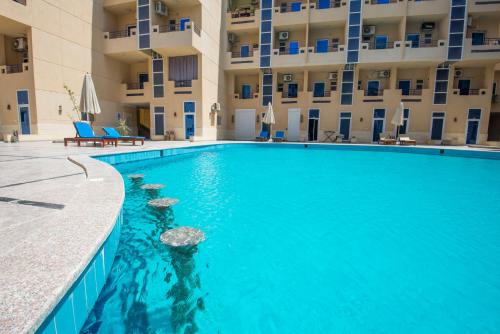 Poolside With Patio Near El Gouna - 2 x Large Pools & Kitchen - European Standards - Tiba Resort P4