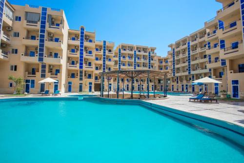 Poolside With Patio Near El Gouna - 2 x Large Pools & Kitchen - European Standards - Tiba Resort P4