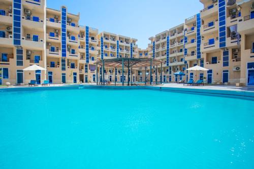 Poolside With Patio Near El Gouna - 2 x Large Pools & Kitchen - European Standards - Tiba Resort P4