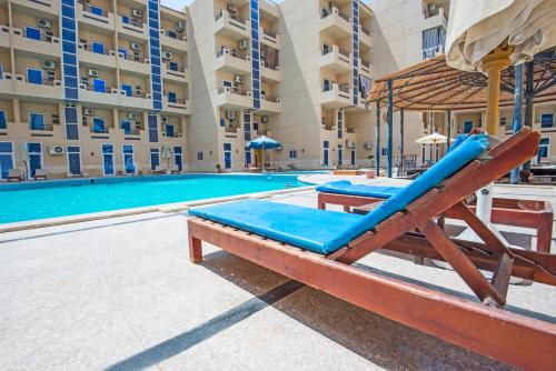 Poolside With Patio Near El Gouna - 2 x Large Pools & Kitchen - European Standards - Tiba Resort P4