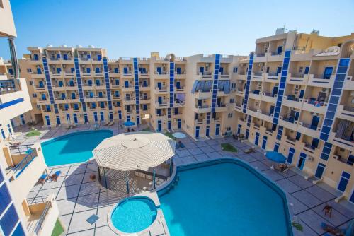 Poolside With Patio Near El Gouna - 2 x Large Pools & Kitchen - European Standards - Tiba Resort P4