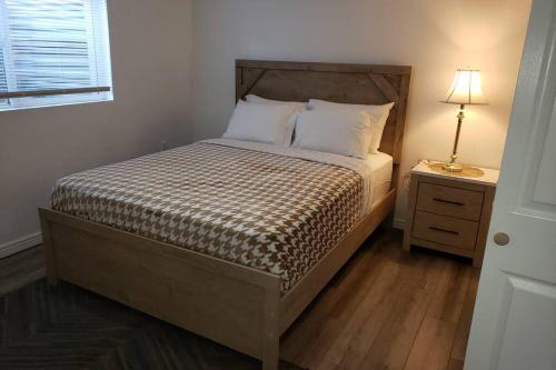 Bright and spacious 3 bedroom suite near mountains