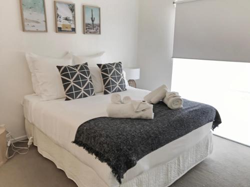 SPECIAL Bay Views, Beach, Surfing, Fishing, Boating, Outdoor Shower, All Weather Outdoor Area