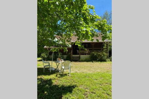 Maison 2 chambres proche Dijon chalet niché dans la nature gîte à louer Fontaine-Française